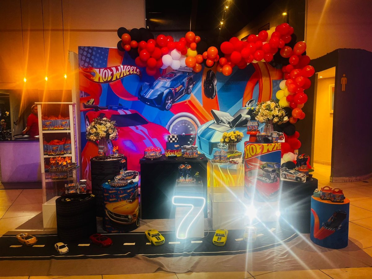 Decoração festa Hot Wheels Buffet Family